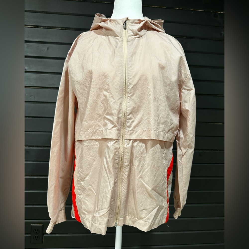 NEW Adidas womens lightweight windbreaker jacket with hood, pearl pink, size M